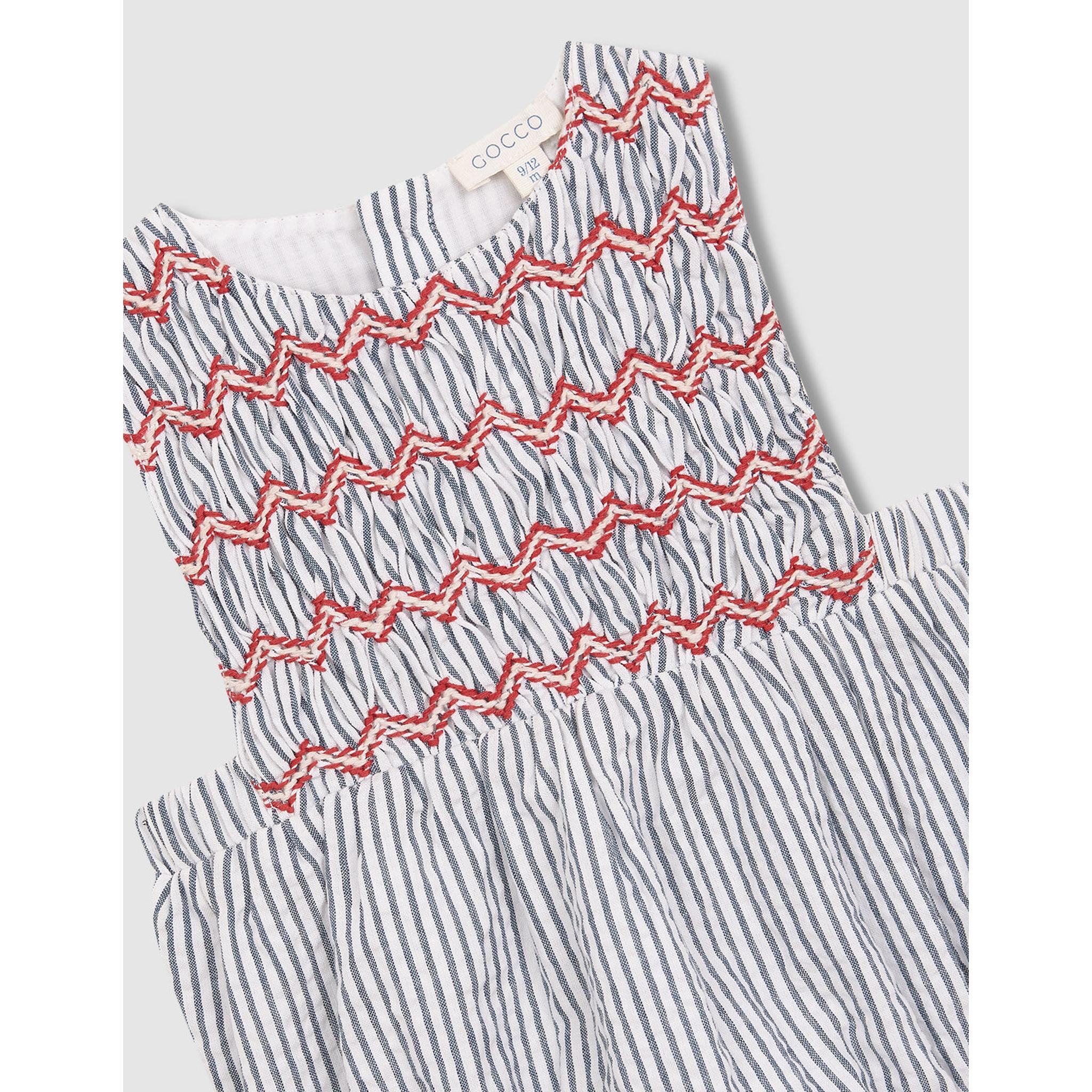 Ranita de rayas con smock azul claro