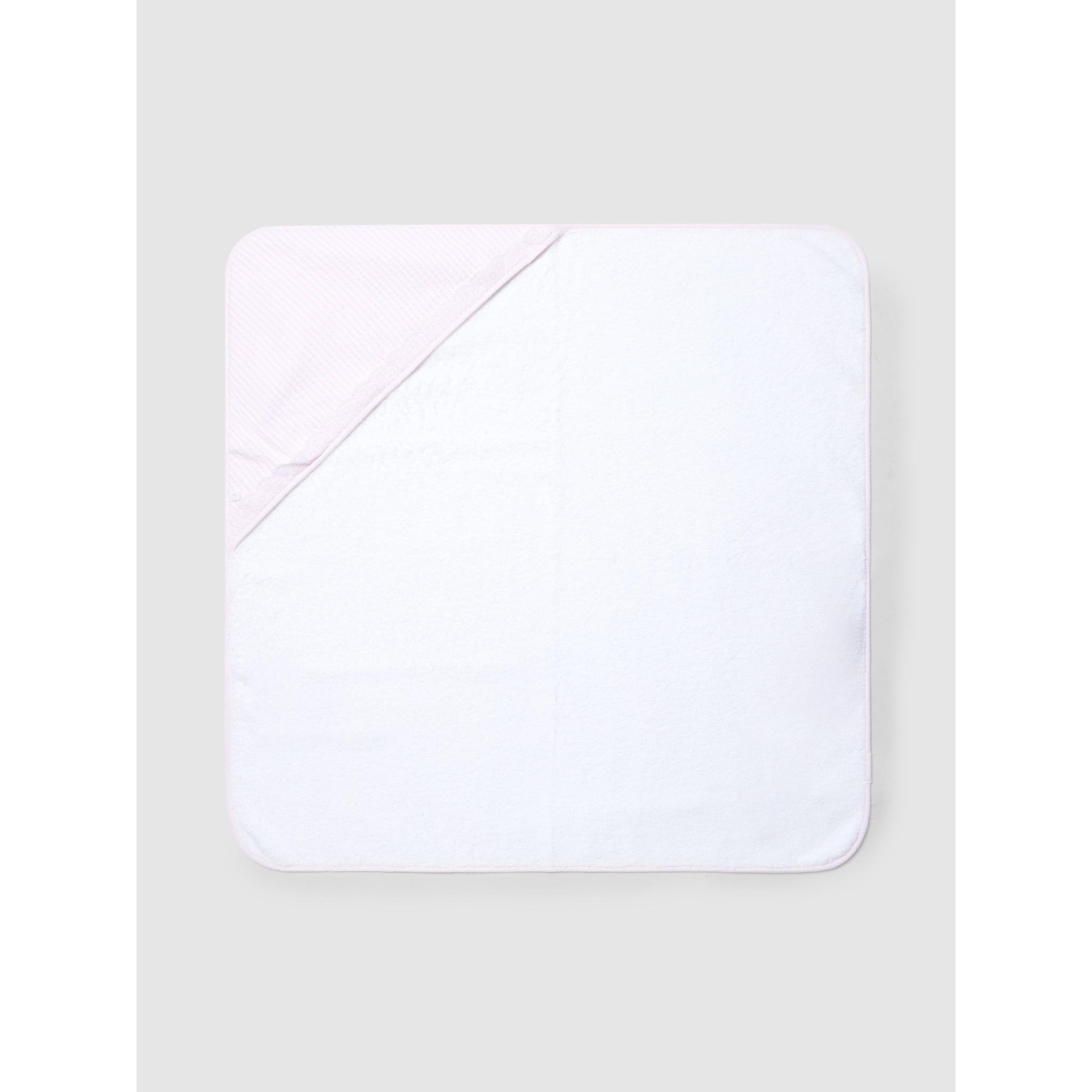 Bath towel printed with embroidered ruffle